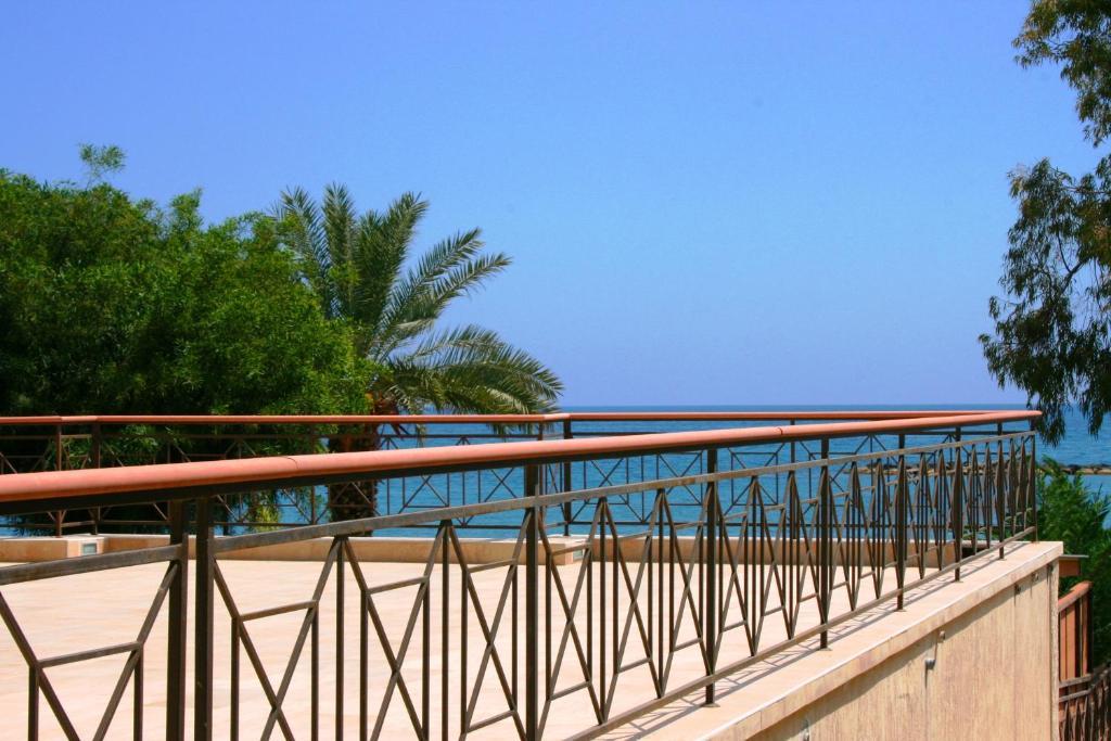 Sunrise Arches Apartments Limasol Oda fotoğraf