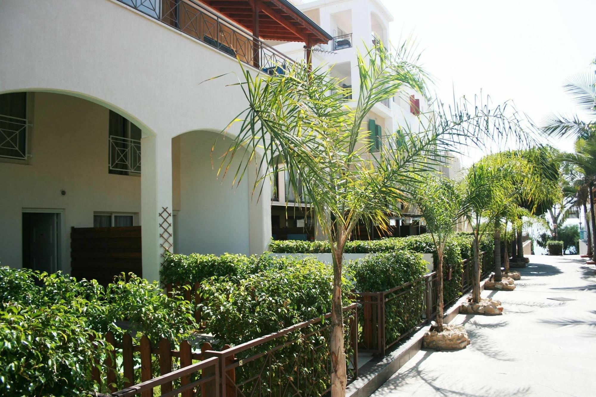 Sunrise Arches Apartments Limasol Dış mekan fotoğraf