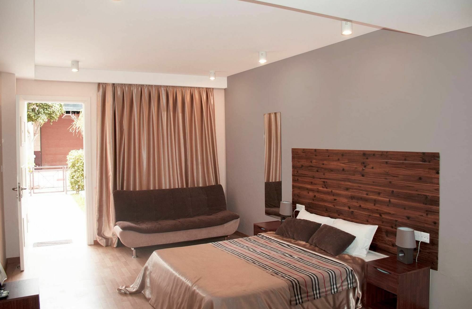 Sunrise Arches Apartments Limasol Dış mekan fotoğraf