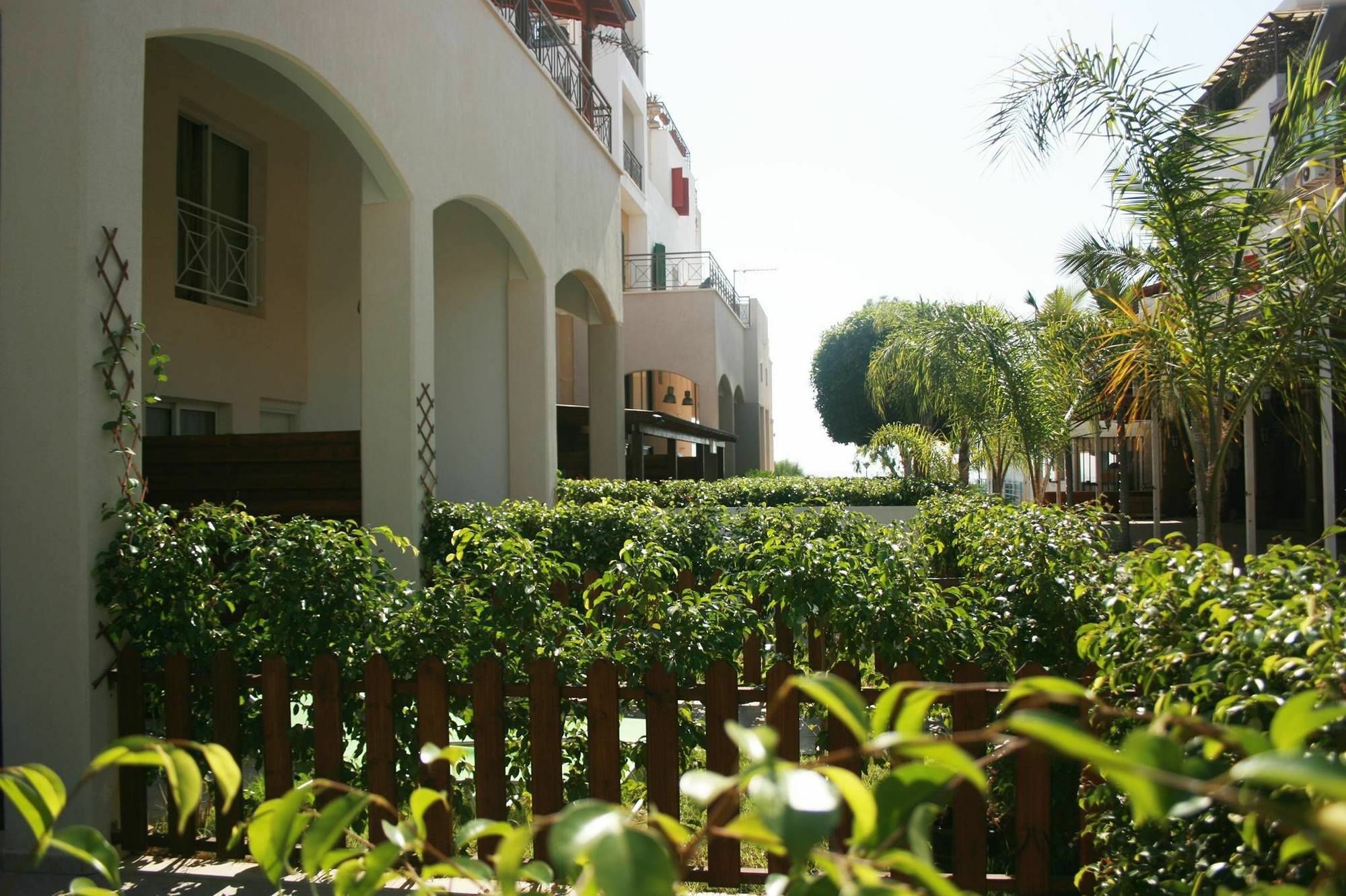 Sunrise Arches Apartments Limasol Dış mekan fotoğraf
